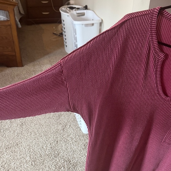BiBi Pink Ribbed V‑Neck Pocket Top - Picture 6 of 6